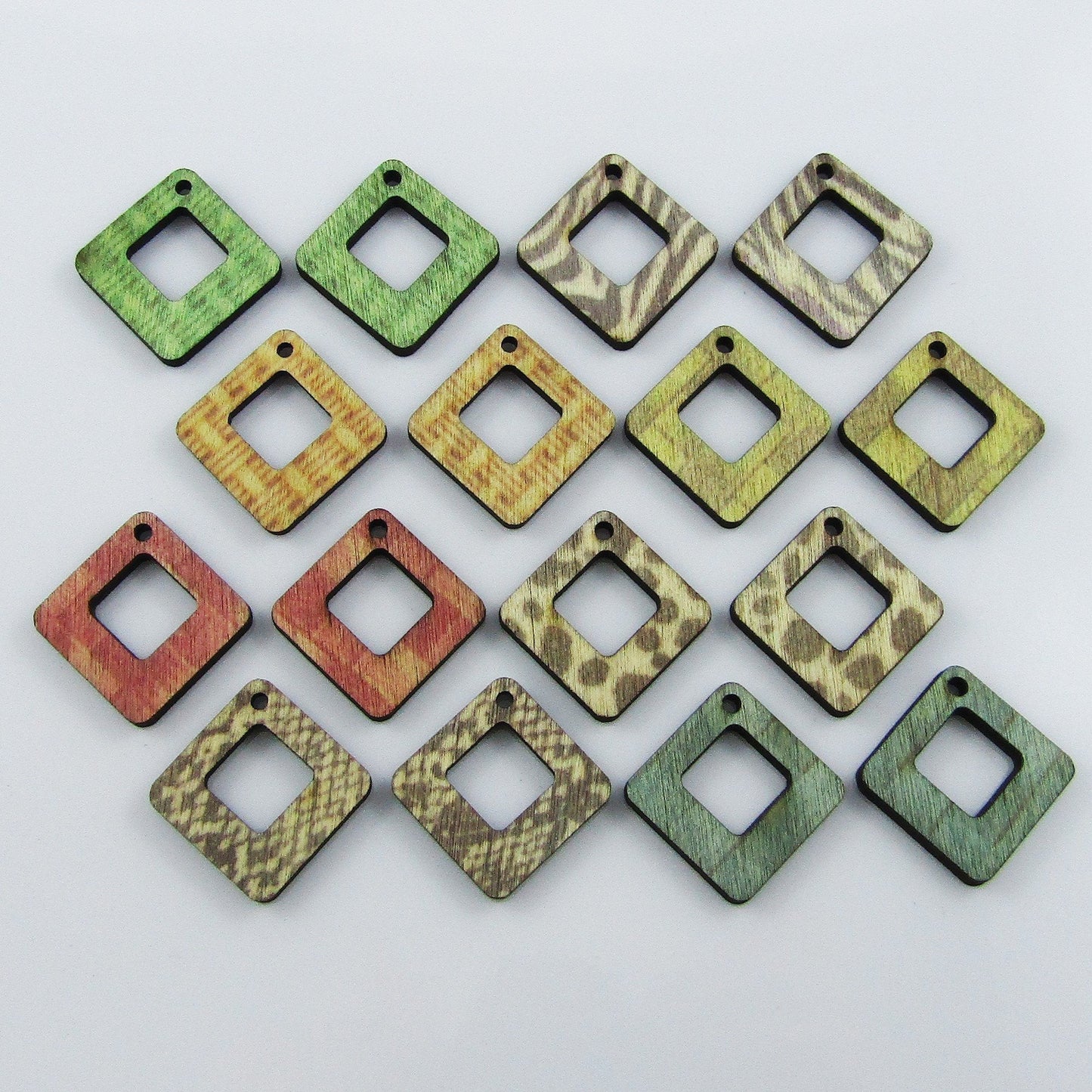10pcs in Random Pairs Printed Wood Diamond Charm Pendant 24x24mm